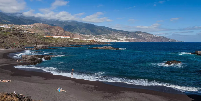 Strand Los Cancajos. Insel La Palma. Los Rosales Wohnungen. Kanarische Inseln.