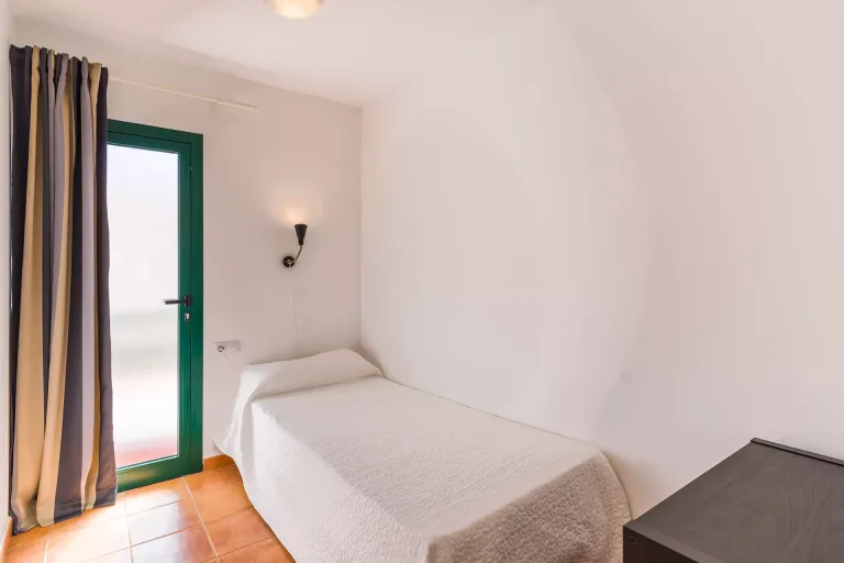 Standard Apartment mit swei Schlafzimmern und Poolblick. Apartamentos Los Rosales, Los Cancajos. La Palma, Kanarische Inseln.