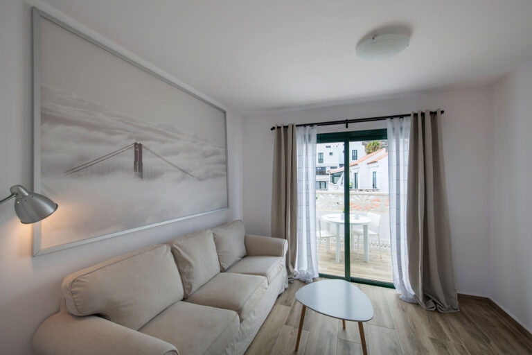 Superior One-Bedroom Apartment with Pool View · Los Rosales Apartments, Los Cancajos. La Palma, Canary Islands.